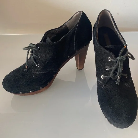 Banana Republic Black Suede Lace Up Heeled Boots, Sz 8 - Picture 1 of 10